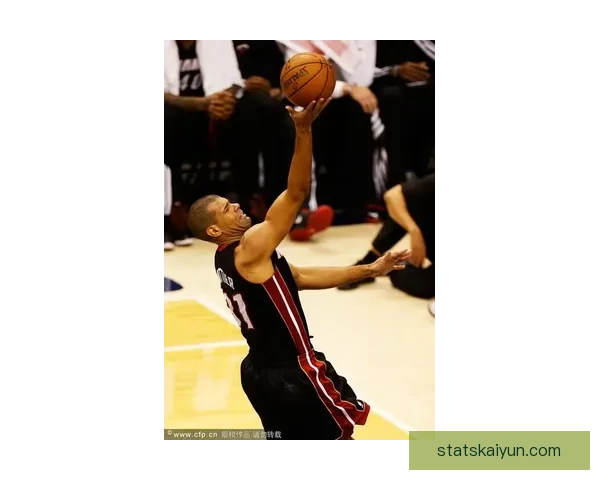 七人得分上双西亚卡姆30+11步行者再度击败热火希罗空砍31分