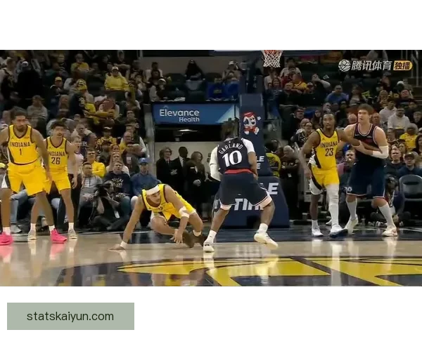 小内姆布哈德球鞋被踩掉后迅速捡起举起干扰投篮遭判技术犯规